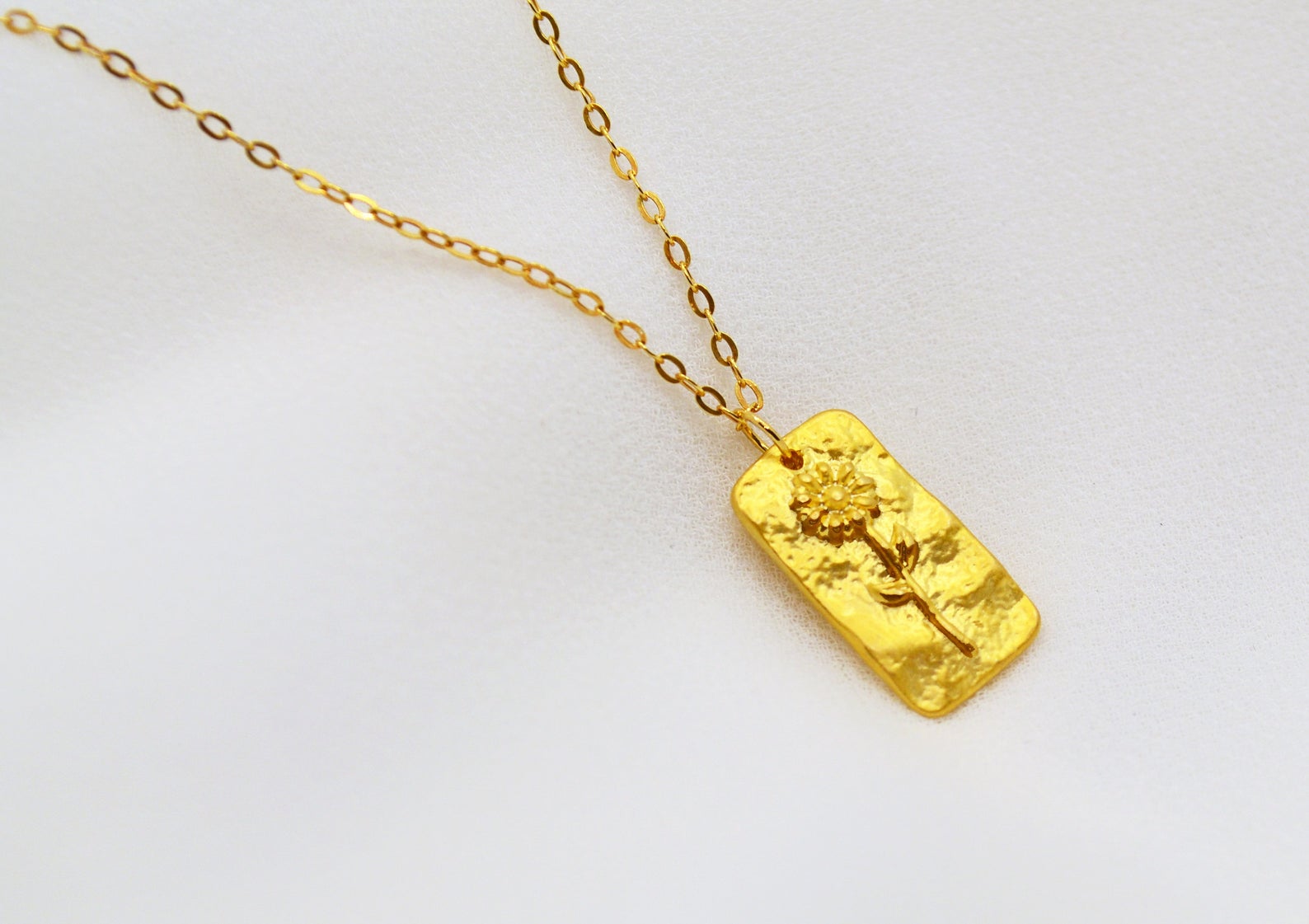 April Birth Flower Necklace, Birthstone Stone Necklace, Daisy Birth Flower Necklace, Mom Gift, Personalized Necklace, Push Present