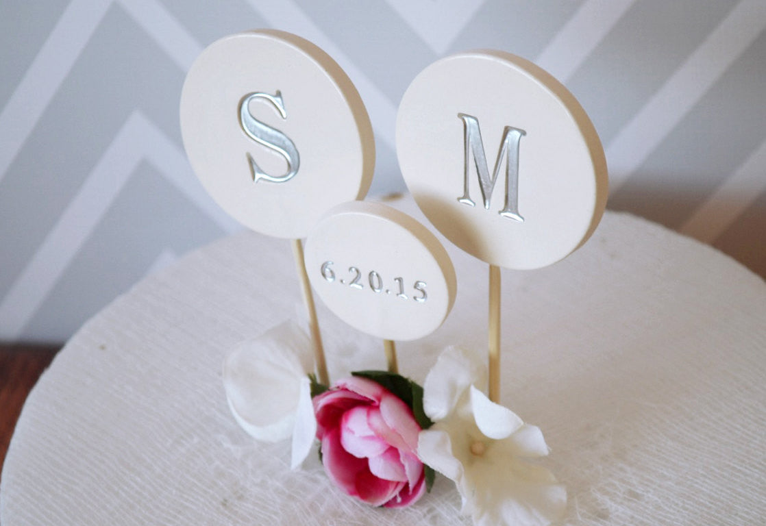 Wedding Cake Topper - PERSONALIZED Modern Circle with Initials and Wedding Date